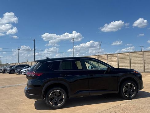 Certified 2025 Nissan Rogue SV FWD image 22