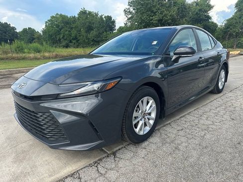 Used 2025 Toyota Camry LE w/ Convenience Package FWD image 1