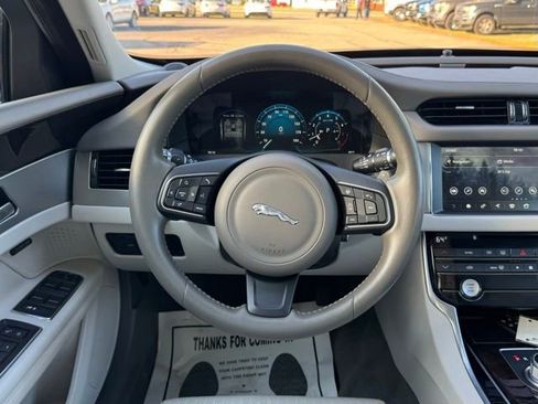 Used 2016 Jaguar XF Prestige image 19