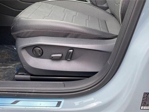 New 2026 Volkswagen Taos SE image 19