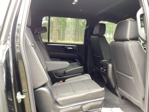 New 2025 Chevrolet Suburban Premier RWD image 22