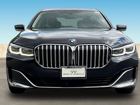 Used 2021 BMW 740i xDrive w/ Luxury Rear Seating Package AWD/4WD image 2