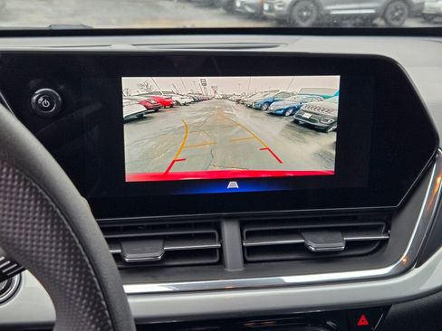 Certified 2025 Chevrolet Trax LT image 24