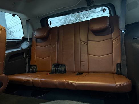 Used 2015 Cadillac Escalade Luxury image 9