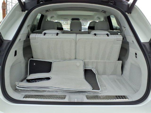 Used 2023 Mercedes-Benz EQS 580 4MATIC SUV image 24
