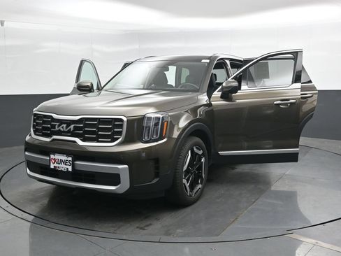 Used 2025 Kia Telluride S AWD/4WD image 47