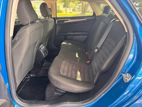 Used 2020 Ford Fusion SE image 12