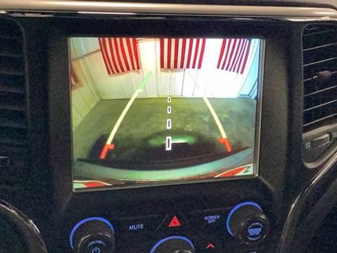 Used 2018 Jeep Grand Cherokee Laredo AWD/4WD image 17