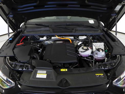 Used 2024 Audi Q5 e Premium Plus w/ Premium Plus Package image 6