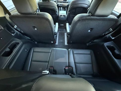 Used 2025 Kia Telluride S AWD/4WD image 38