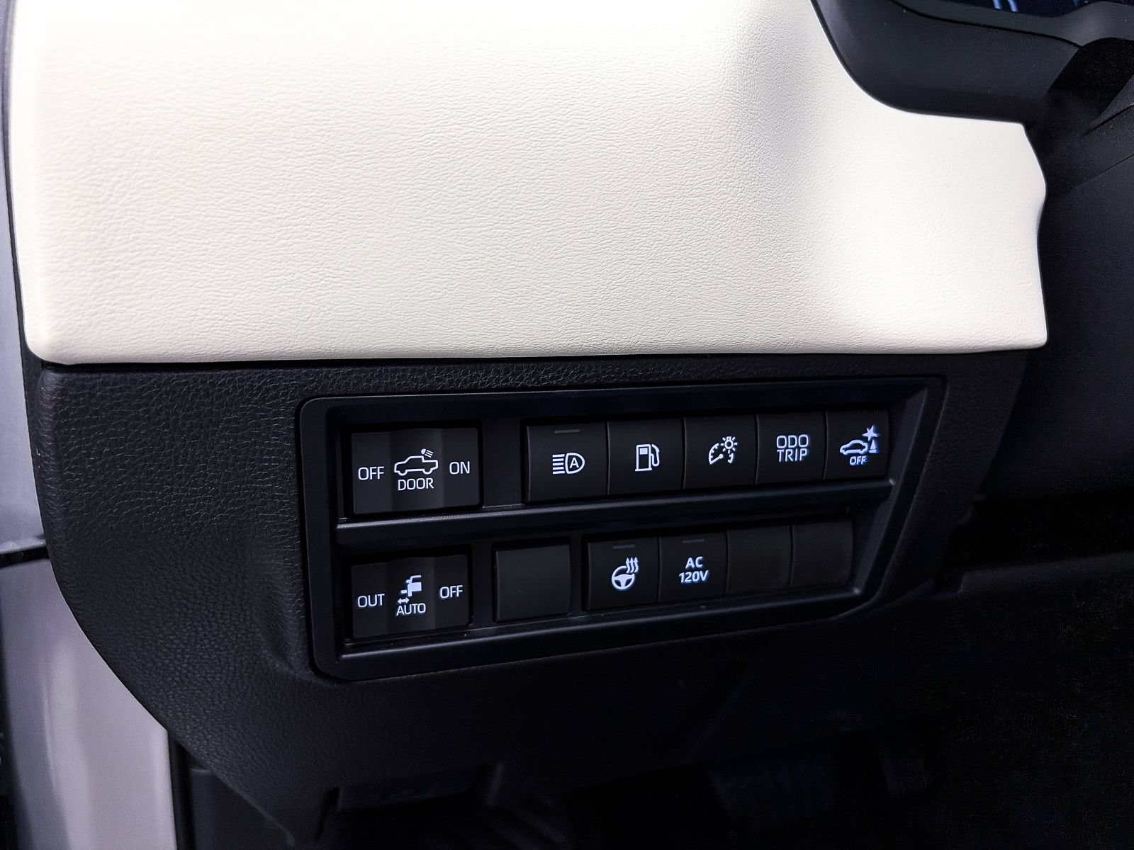 Used 2024 Toyota Tundra Capstone AWD/4WD image 9