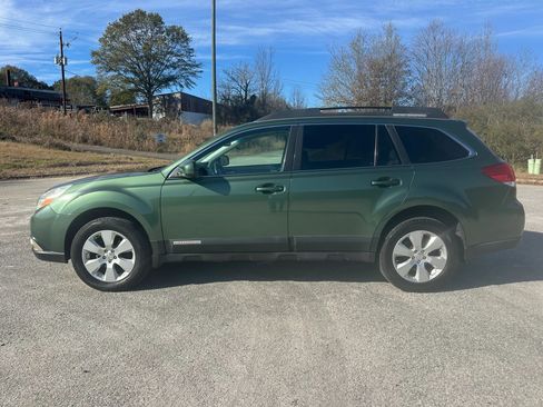 Used 2011 Subaru Outback 2.5i Premium image 2