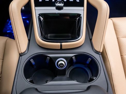 Used 2025 Porsche Cayenne image 31