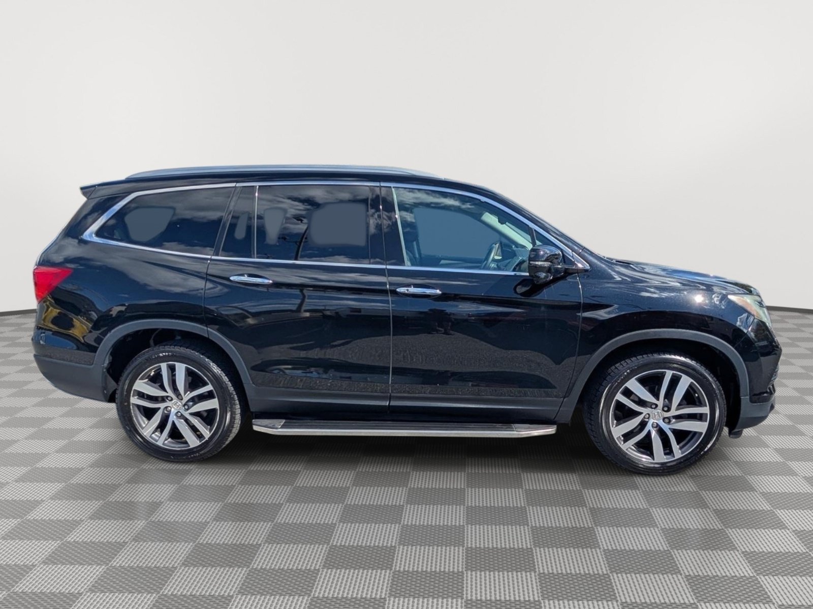 Used 2017 Honda Pilot Touring image 6