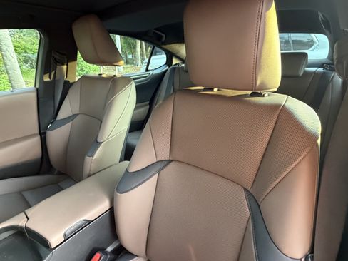 Certified 2023 Lexus ES 250 w/ Premium Package AWD/4WD image 17