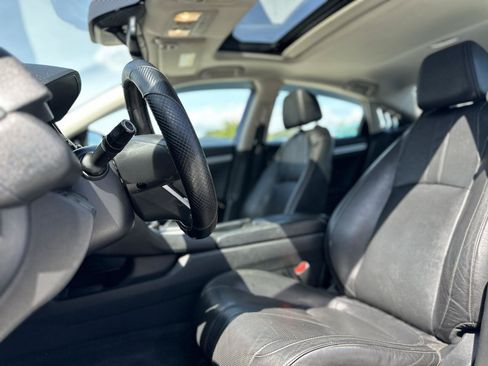 Used 2017 Honda Civic Touring image 9