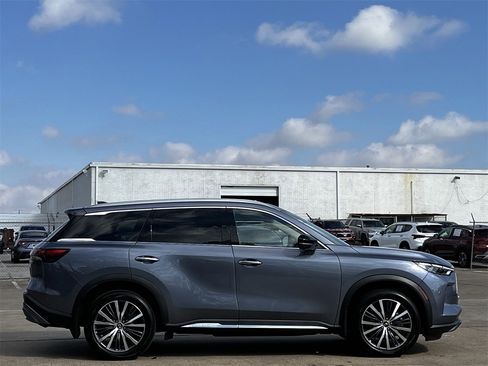 Used 2023 INFINITI QX60 Sensory w/ Vision Package image 3