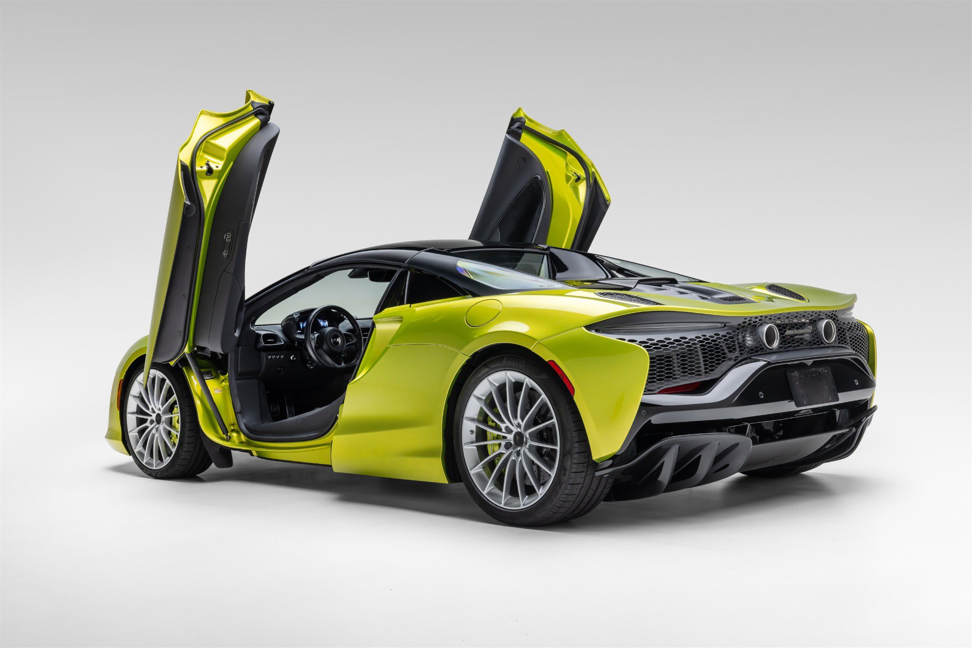 Used 2025 McLaren Artura Spider RWD image 10