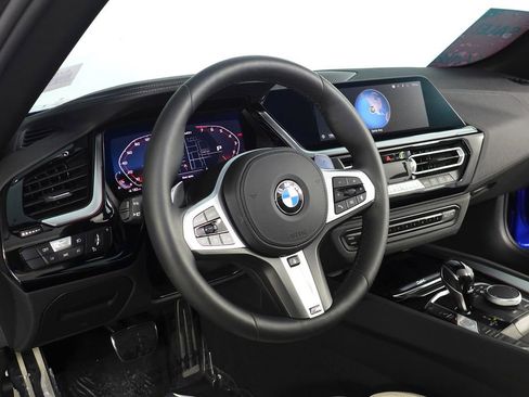 Used 2025 BMW Z4 M40i w/ Premium Package image 15