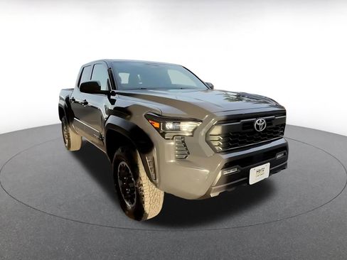 Used 2025 Toyota Tacoma TRD Off-Road image 3
