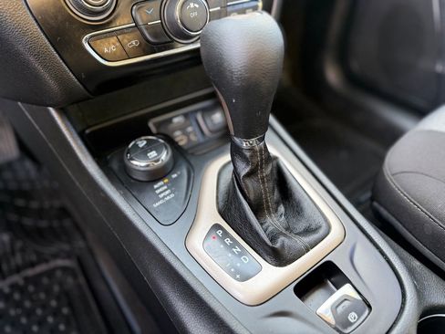 Used 2014 Jeep Cherokee Altitude w/ Cold Weather Group image 28