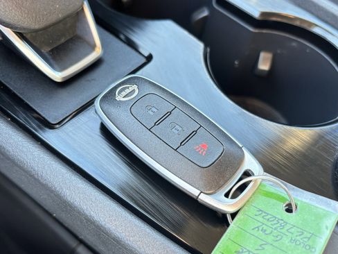 Used 2023 Nissan Rogue S image 26