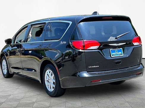 Used 2023 Chrysler Voyager LX FWD image 4