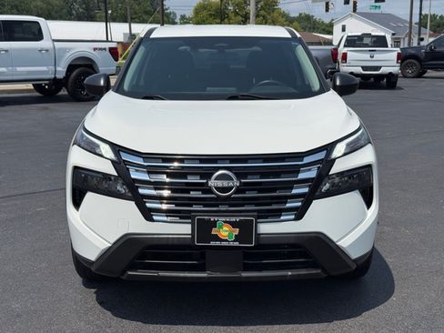 Used 2024 Nissan Rogue S AWD/4WD image 3