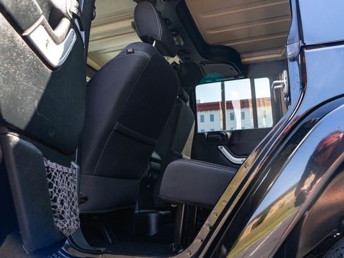 Used 2018 Jeep Wrangler Unlimited Sahara AWD/4WD image 23