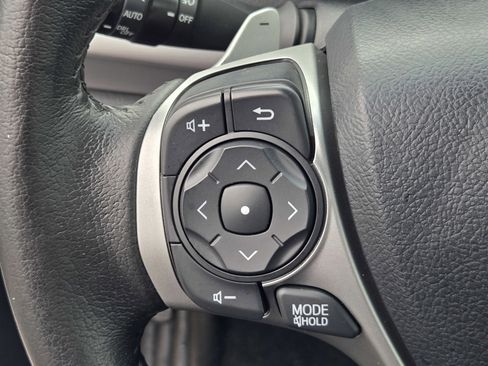 Used 2013 Toyota Camry image 22