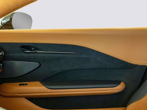 Used 2025 Aston Martin V8 Vantage Coupe RWD image 15