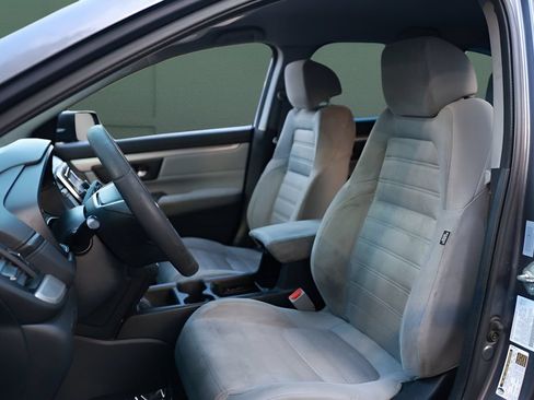 Used 2017 Honda CR-V LX image 2