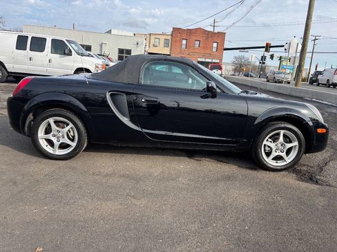 Used 2000 Toyota MR2 image 5