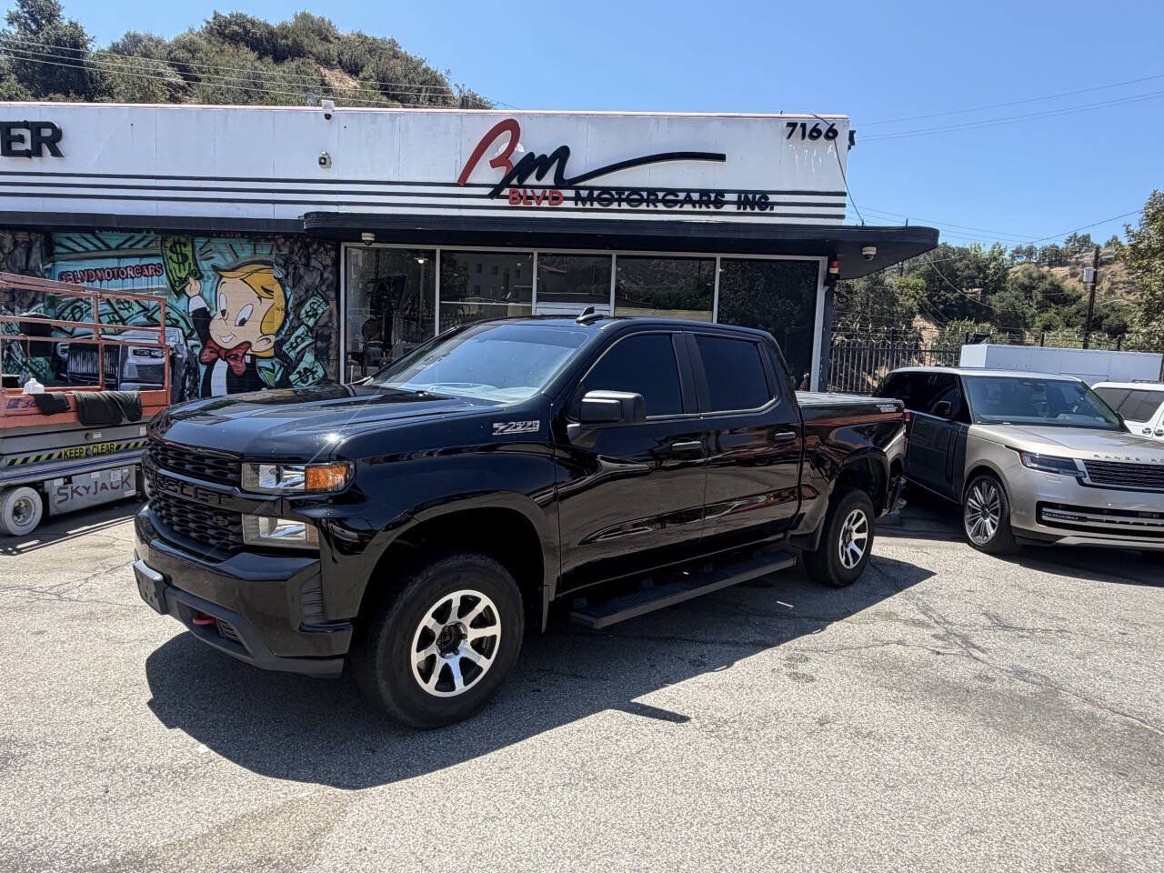 Used 2019 Chevrolet Silverado 1500 Custom Trail Boss w/ Custom Convenience Package AWD/4WD image 1
