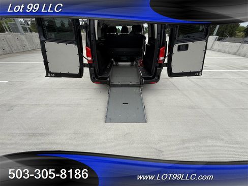 Used 2018 Mercedes-Benz Metris Passenger image 3