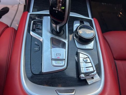 Used 2018 BMW 750i xDrive image 35