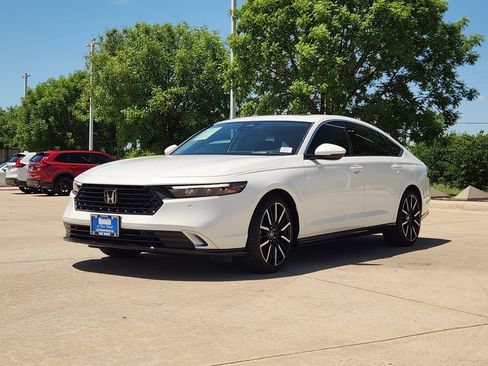 Used 2024 Honda Accord Touring image 3