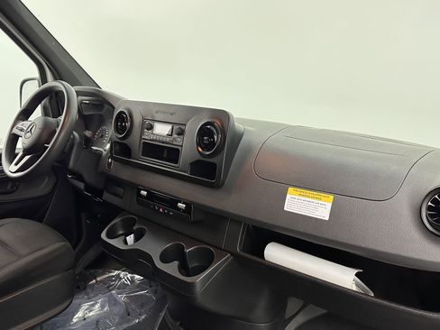 Used 2023 Mercedes-Benz Sprinter 2500 image 26