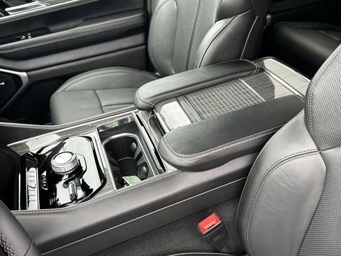 Used 2022 Jeep Wagoneer Series II image 17