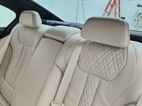 Used 2022 BMW 740i xDrive w/ M Sport Package image 31