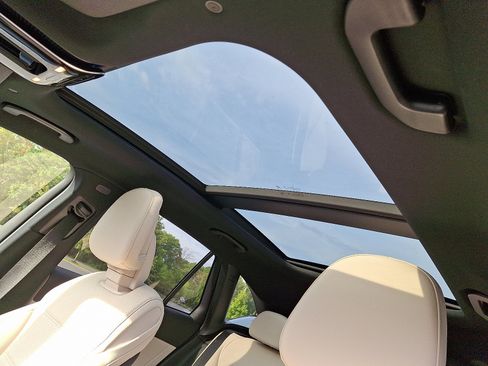 Certified 2025 Mercedes-Benz GLC 300 4MATIC image 14