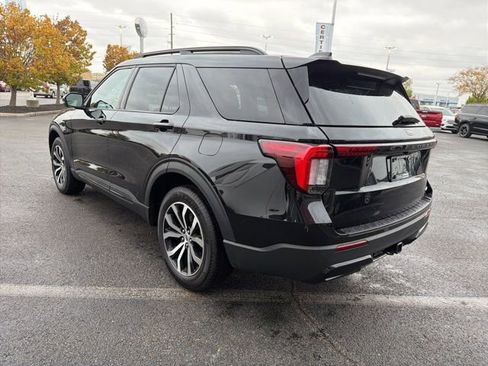 Certified 2025 Ford Explorer ST-Line image 3