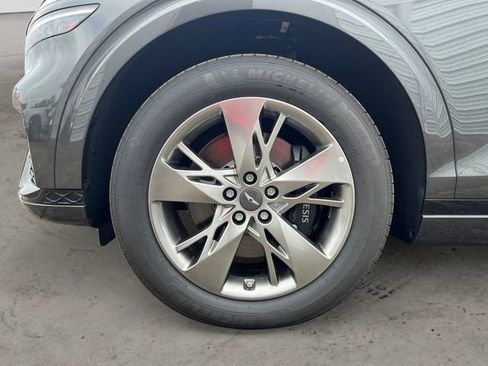 Used 2025 Genesis GV70 3.5T Sport image 17