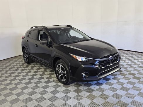 Used 2025 Subaru Crosstrek 2.0i Premium image 2