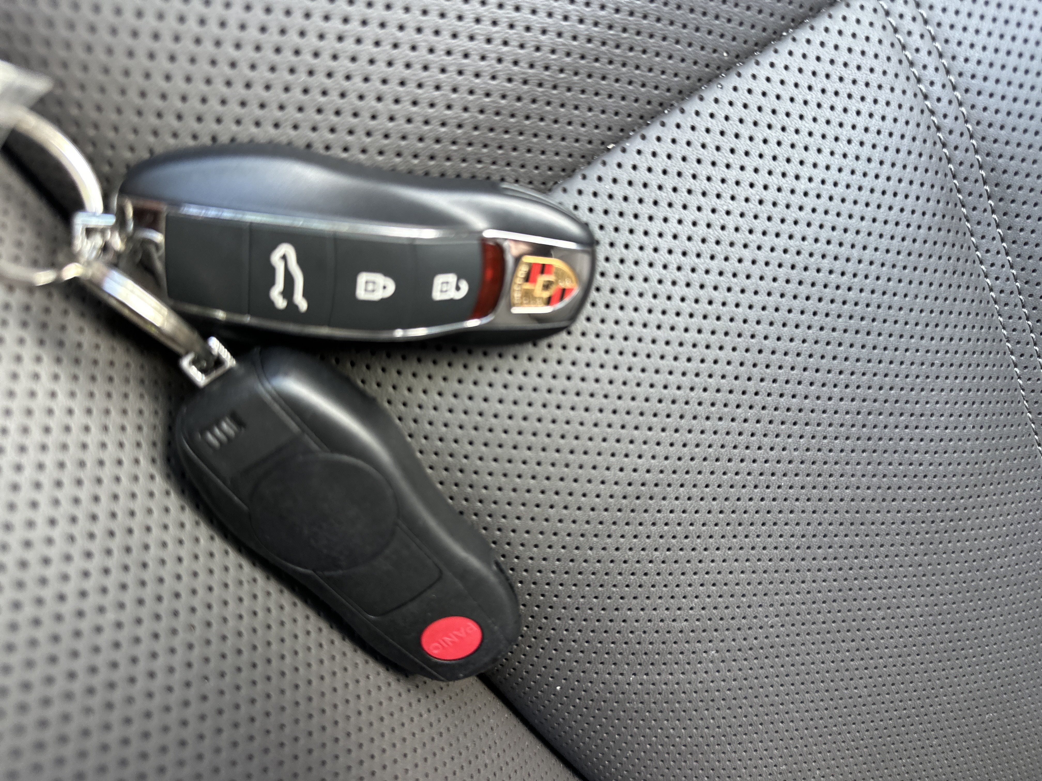 Used 2025 Porsche Macan AWD/4WD image 20