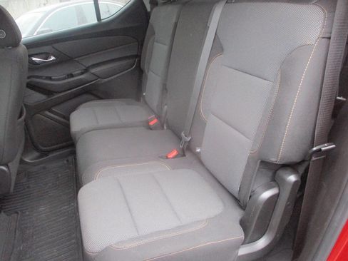 Used 2020 Chevrolet Traverse LT image 6