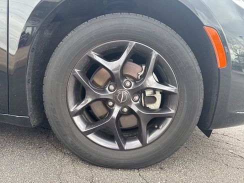 Used 2021 Chrysler Pacifica Touring-L w/ Uconnect Theater Family Group image 52