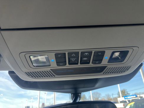 Used 2023 Ford Explorer XLT w/ Equipment Group 202A image 31