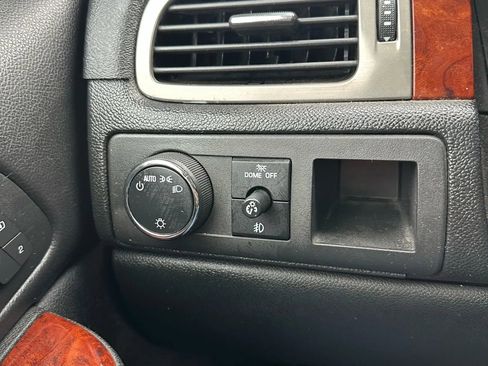 Used 2010 GMC Yukon XL SLT w/ SLT-2 Equipment Package image 16