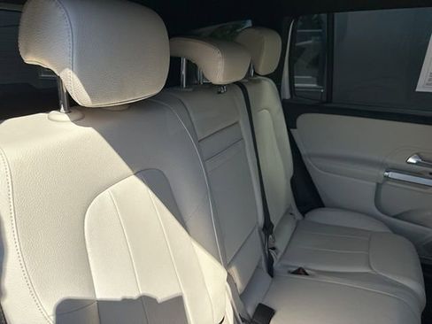 Used 2024 Mercedes-Benz GLB 250 4MATIC image 13
